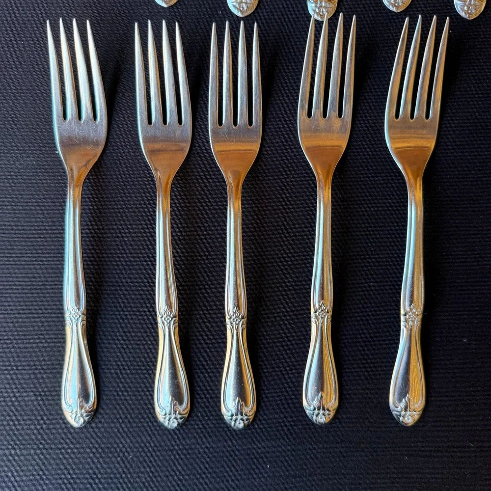 Vtg Superior Stainless USA 39 Pc Flatware Set Floral Pattern w‎ Serving